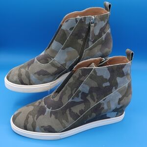 Linea Paolo Anna Womens Hidden Wedge Ankle Boot Camo Bootie Sneakers Size 9 Siz…